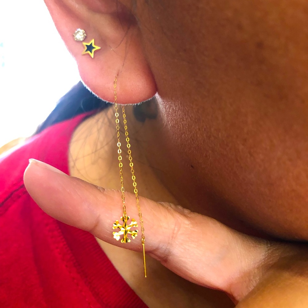 Brand New 18K SOLID GOLD (not plated or filled) Snow Flake threader earrings.